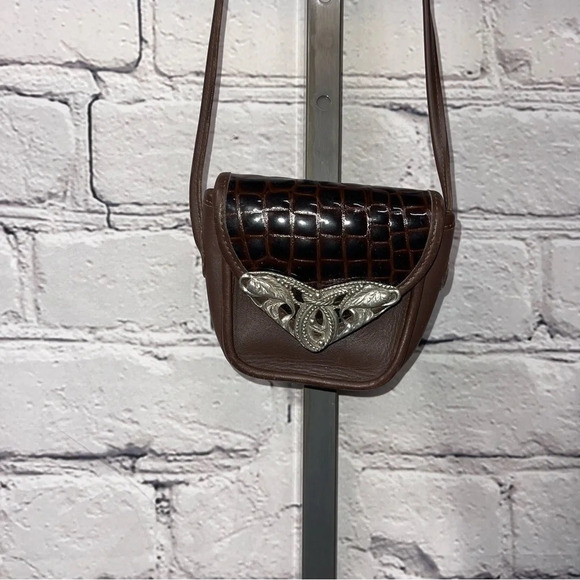 Colin’s Handbags brand crossbody - Picture 2 of 3